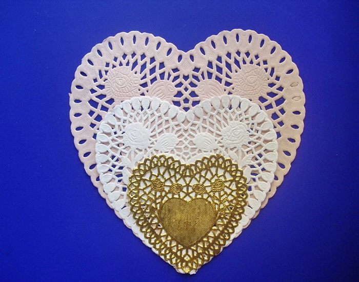 Doily heart-shaped H